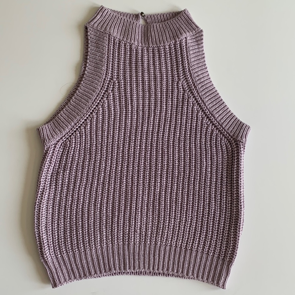 LAVENDER SLEEVELESS SWEATER